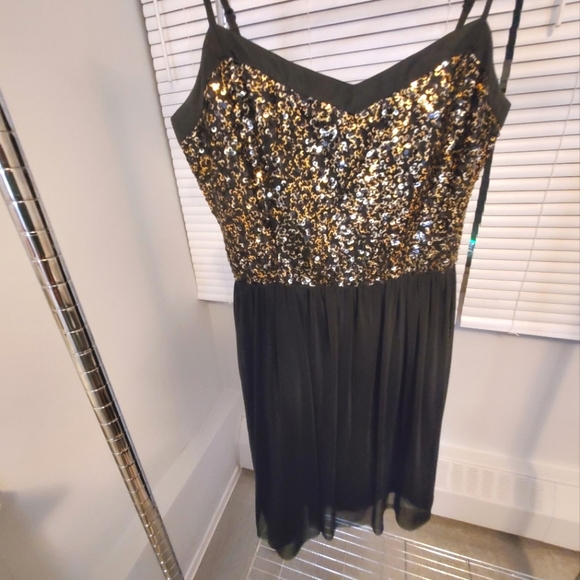 Jack by BB Dakota - Carrian Black and Gold Sequin Party Dress - Size 6 - Picture 2 of 4